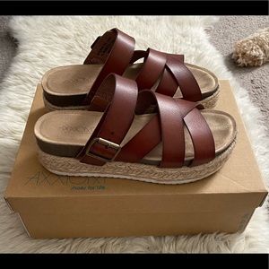 Super cute platform sandals!